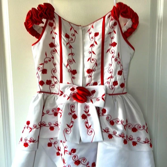 Melody Bridal Dresses | Christmas Photo White Red Beaded Formal Dress 14 Party Holiday | Color: Red/White | Size: 14g | Pm-28521491's Closet Melody Bridal Dresses | Christmas Photo White Red Beaded Formal Dress 14 Party Holiday | Color: Red/White | Size: 14g | Pm-28521491's Closet